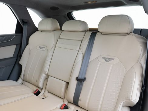 New 2025 Bentley Bentayga V8 image 25