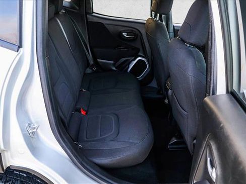 Used 2018 Jeep Renegade Latitude image 24