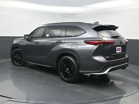 Used 2023 Toyota Highlander XSE FWD image 24