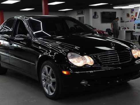 Used 2003 Mercedes-Benz C 230 Sedan image 3