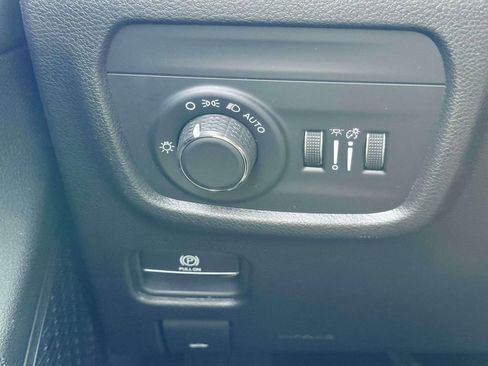 Used 2023 Jeep Grand Cherokee L Laredo AWD/4WD image 21
