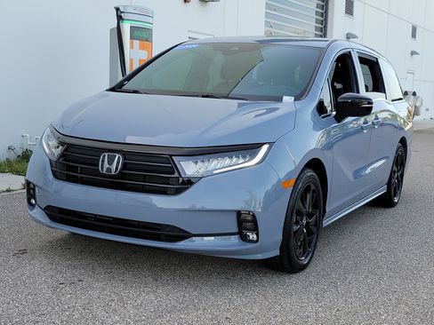 Certified 2024 Honda Odyssey Sport image 3