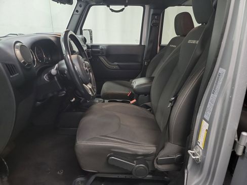 Used 2018 Jeep Wrangler Unlimited Sport image 12