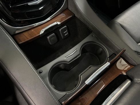 Used 2015 Cadillac Escalade Premium image 21