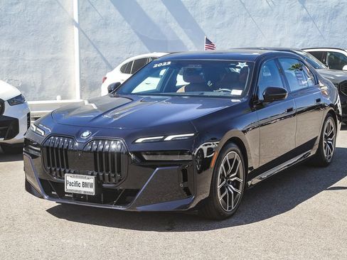 Used 2023 BMW 740i RWD image 3