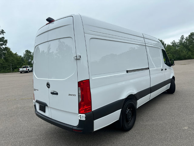 Used 2025 Mercedes-Benz Sprinter 2500 image 8