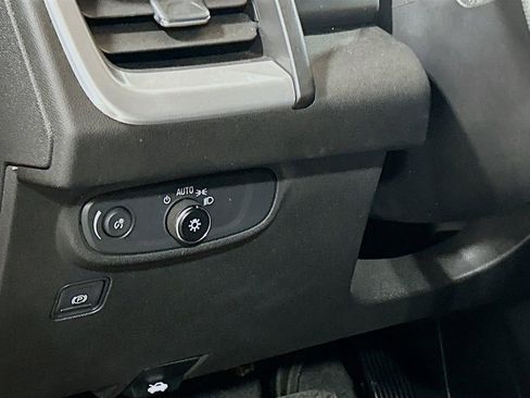 Used 2022 GMC Terrain SLE w/ Driver Convenience Package FWD image 8