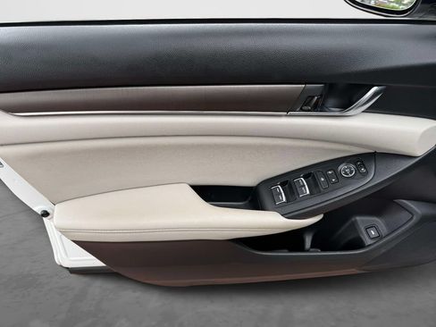 Used 2018 Honda Accord LX image 13