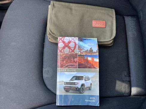 Used 2015 Jeep Renegade Latitude FWD image 35