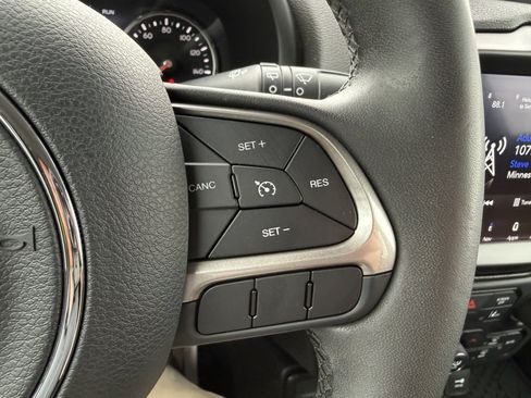 Used 2022 Jeep Renegade Latitude AWD/4WD image 22