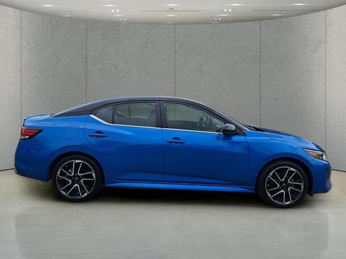 Used 2025 Nissan Sentra SR w/ SR Premium Package FWD image 6