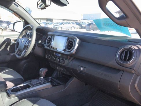 Used 2023 Toyota Tacoma TRD Off-Road image 29