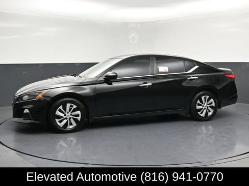 Used 2022 Nissan Altima 2.5 S FWD image 2