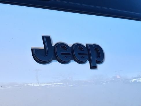 Certified 2023 Jeep Grand Cherokee L Laredo image 29