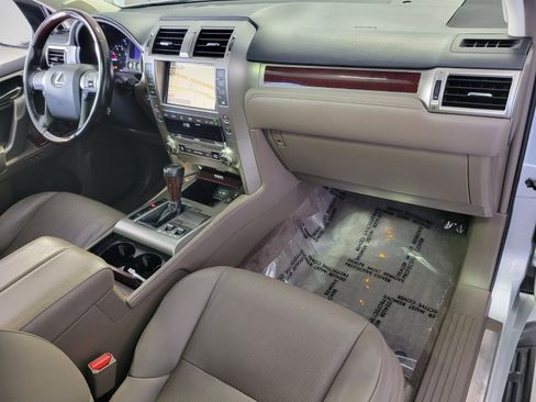 Used 2019 Lexus GX 460 image 18