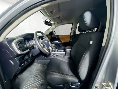 Used 2017 Toyota Tacoma SR5 w/ Tow Package RWD image 14