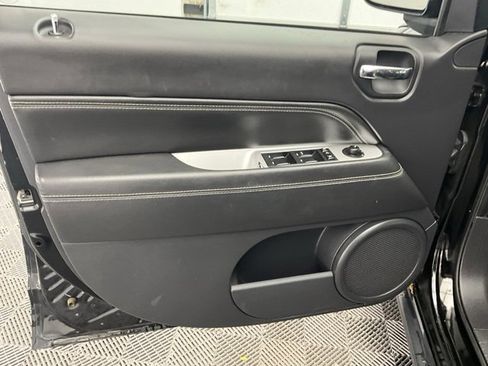 Used 2017 Jeep Compass Latitude image 11