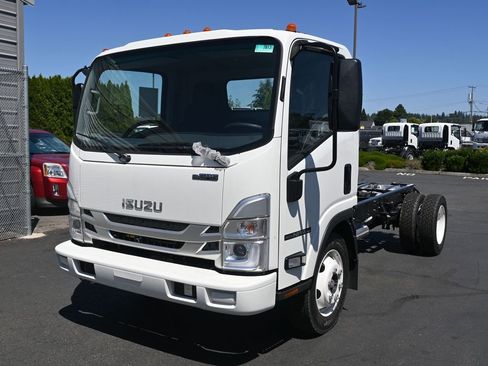 New 2024 Isuzu NPR image 3