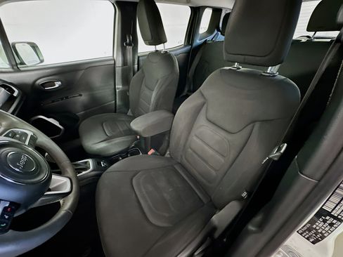 Used 2018 Jeep Renegade Latitude image 13