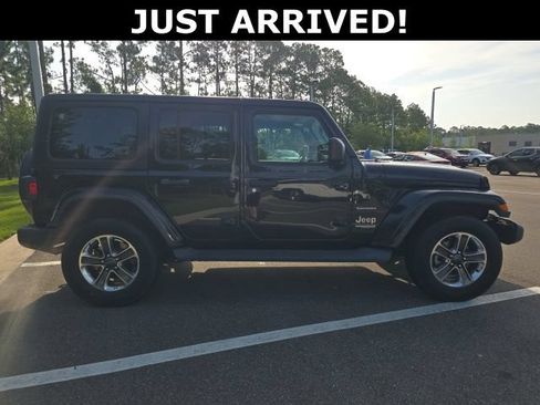 Used 2021 Jeep Wrangler Unlimited Sahara AWD/4WD image 3