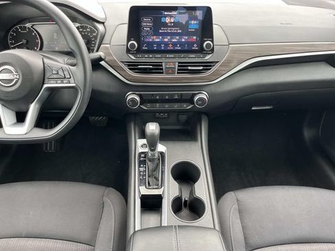 Used 2025 Nissan Altima 2.5 SV FWD image 15