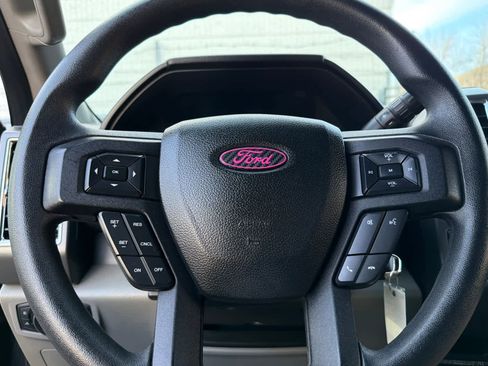 Used 2015 Ford F150 XLT image 22