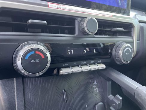 Used 2025 Toyota Tacoma TRD Sport image 11