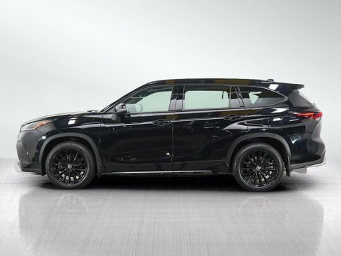 Used 2025 Toyota Highlander XSE AWD/4WD image 2