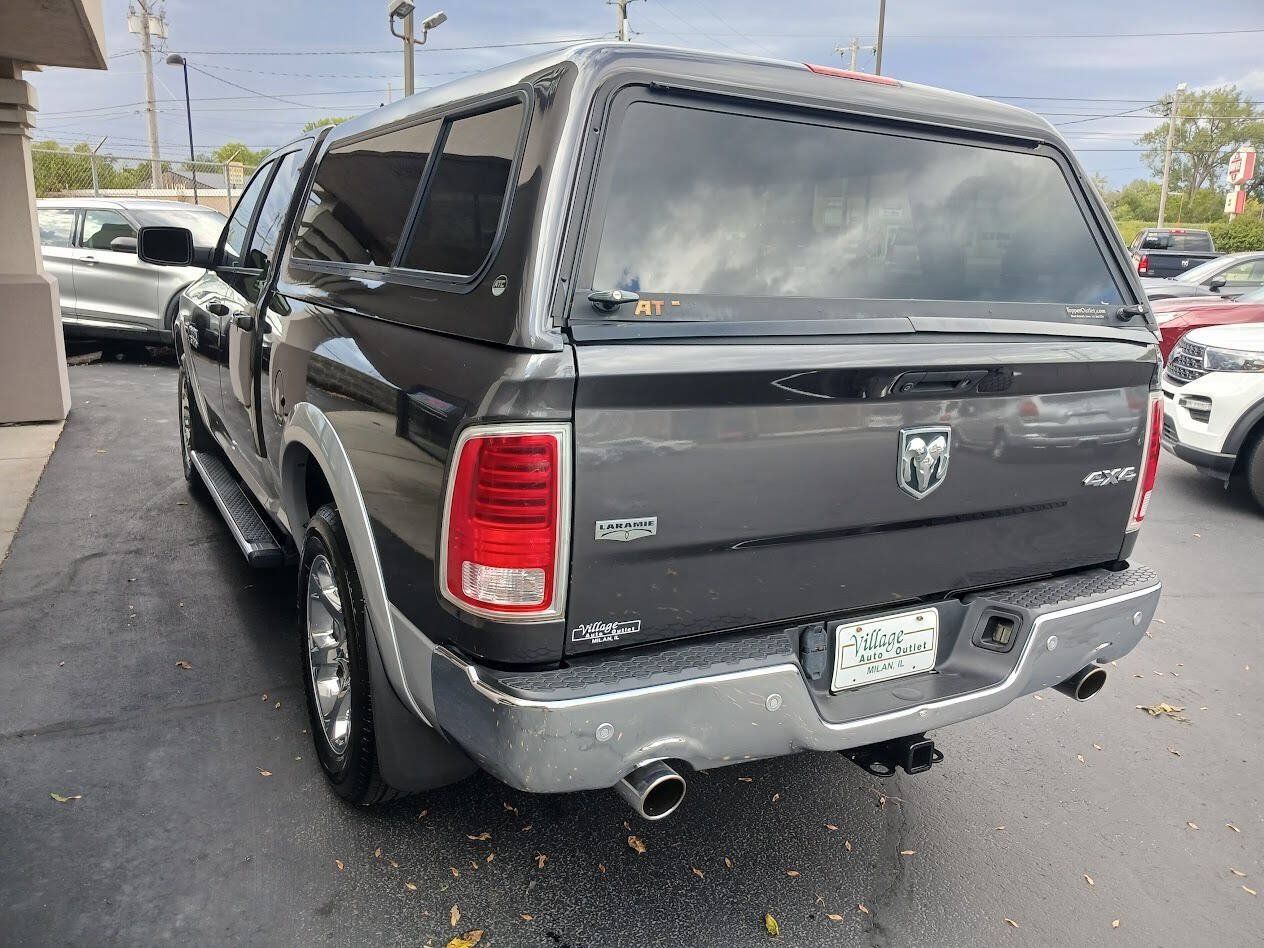 Used 2017 RAM 1500 Laramie w/ Convenience Group AWD/4WD image 9