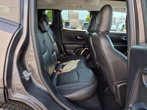 Used 2016 Jeep Renegade Limited FWD image 32