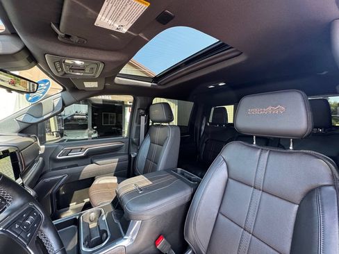 Used 2025 Chevrolet Silverado 3500 High Country w/ Technology Package AWD/4WD image 3