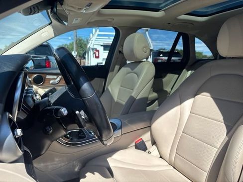 Used 2022 Mercedes-Benz GLC 300 4MATIC image 12