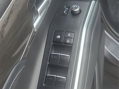 Used 2023 Toyota Highlander Platinum image 18