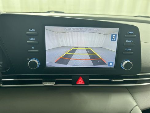 Used 2023 Hyundai Elantra SE image 15