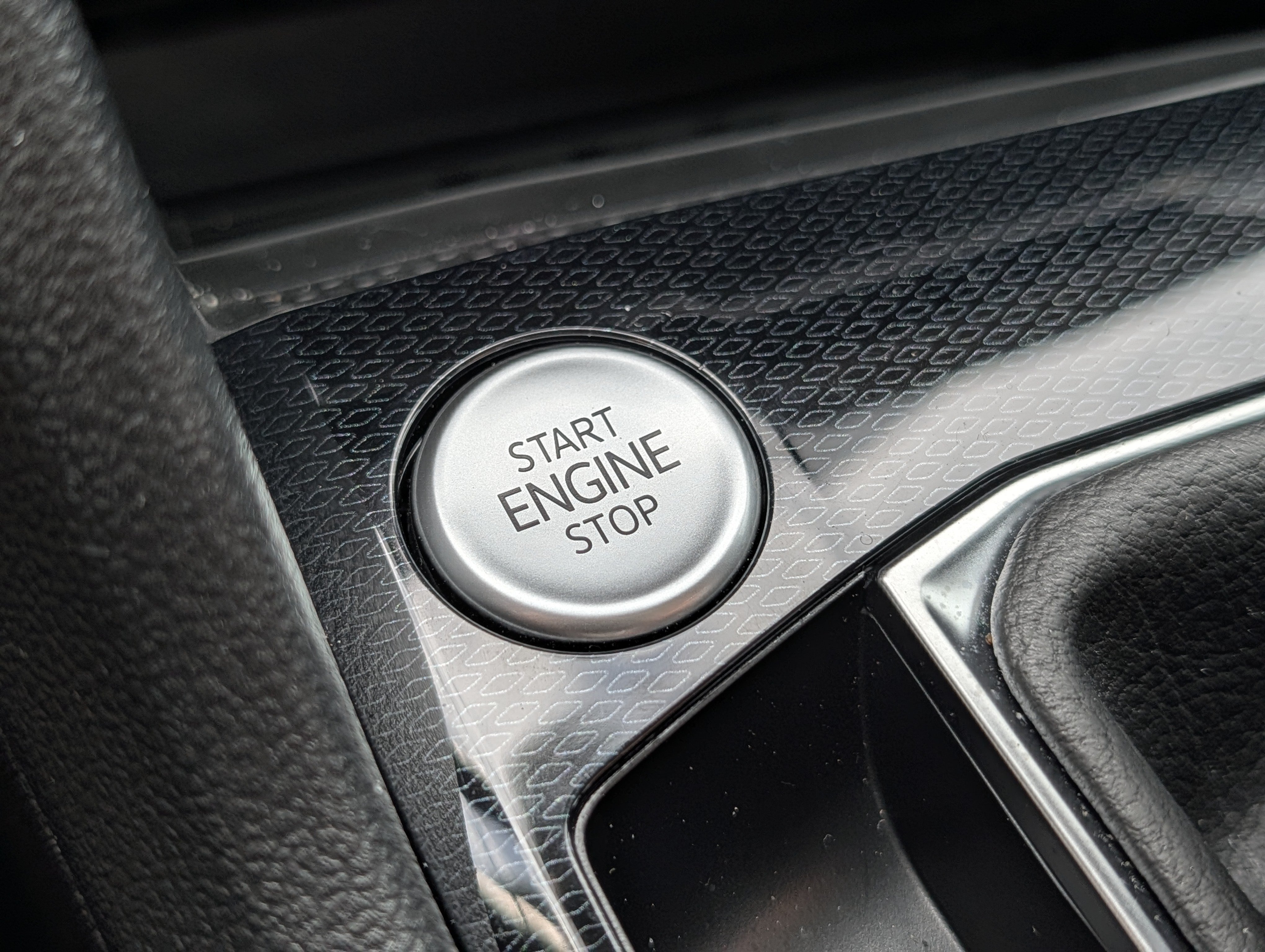 Certified 2025 Volkswagen Taos SEL AWD/4WD image 33