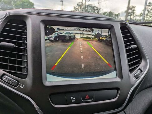 Used 2019 Jeep Cherokee Trailhawk AWD/4WD image 20