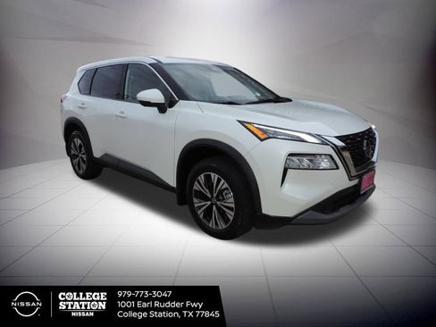 Certified 2021 Nissan Rogue SV image 3