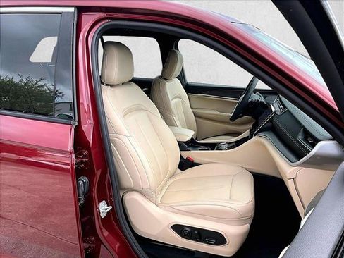 Used 2025 Jeep Grand Cherokee Limited 4xe AWD/4WD image 9