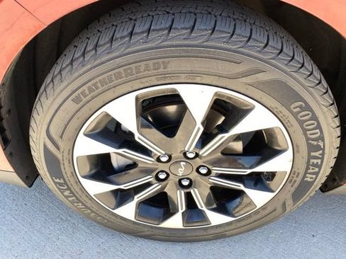 Used 2022 Kia Carnival EX FWD image 25
