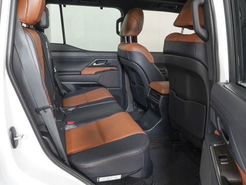 Used 2024 Lexus GX 550 w/ Accessory Package (2T) image 10