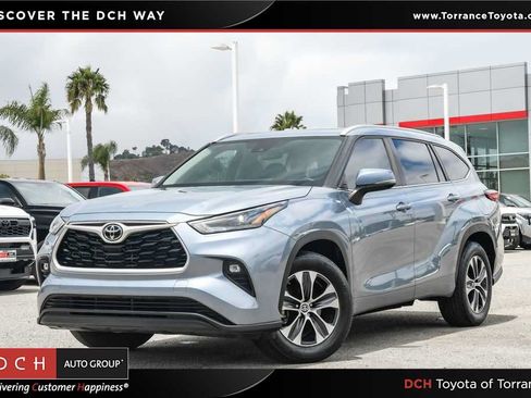 Used 2023 Toyota Highlander XLE FWD image 1