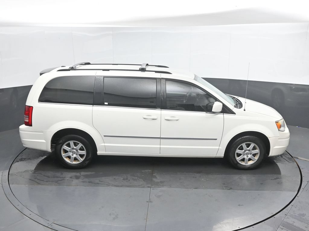 Used 2010 Chrysler Town & Country Touring FWD image 29