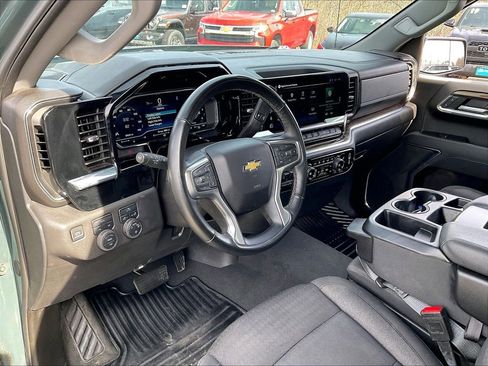 Used 2025 Chevrolet Silverado 1500 LT AWD/4WD image 8