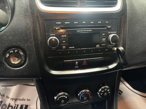 Used 2014 Dodge Avenger SE image 20