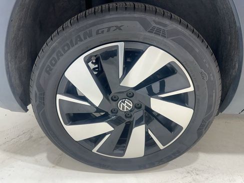 Used 2025 Volkswagen Atlas Cross Sport SE image 41