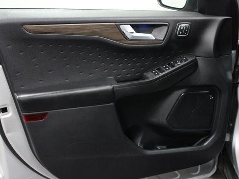 Used 2020 Ford Escape Titanium image 11