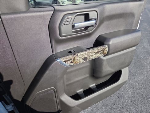 Used 2021 Chevrolet Silverado 1500 Custom Trail Boss w/ Realtree Special Edition AWD/4WD image 17