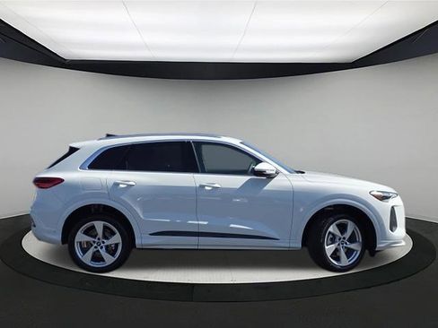 New 2025 Audi Q5 Premium Plus image 8