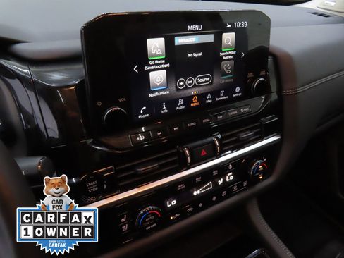 Used 2025 Nissan Pathfinder Platinum image 16