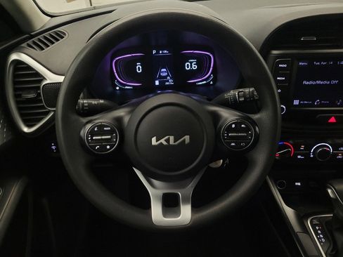 Used 2023 Kia Soul LX image 22